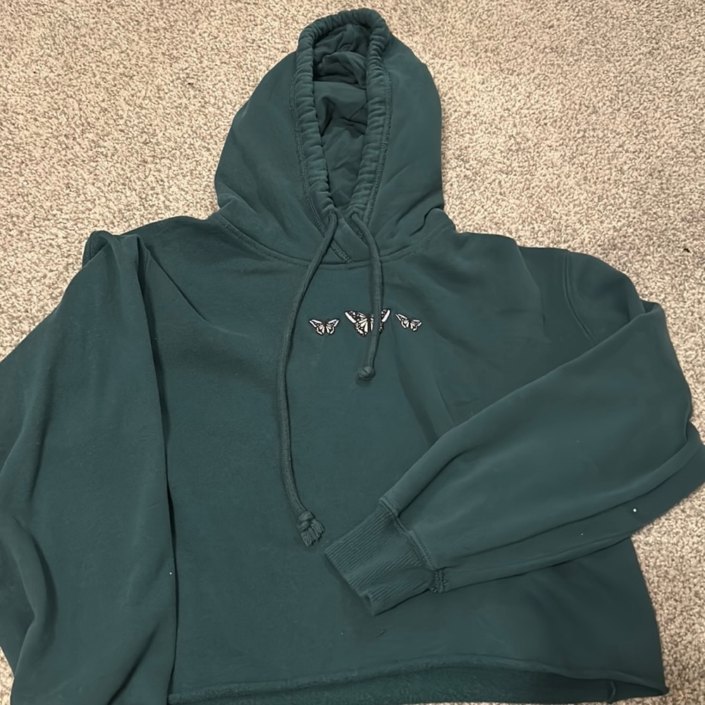 Hollister cropped sweatshirt. Size Medium. Like new